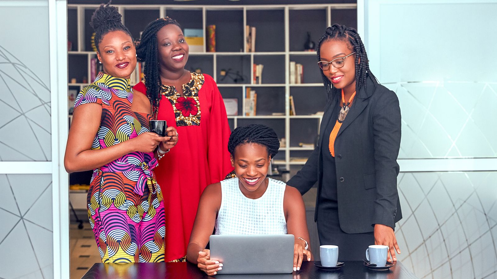 L'équipe de Muyali Entreprise en pleine collaboration